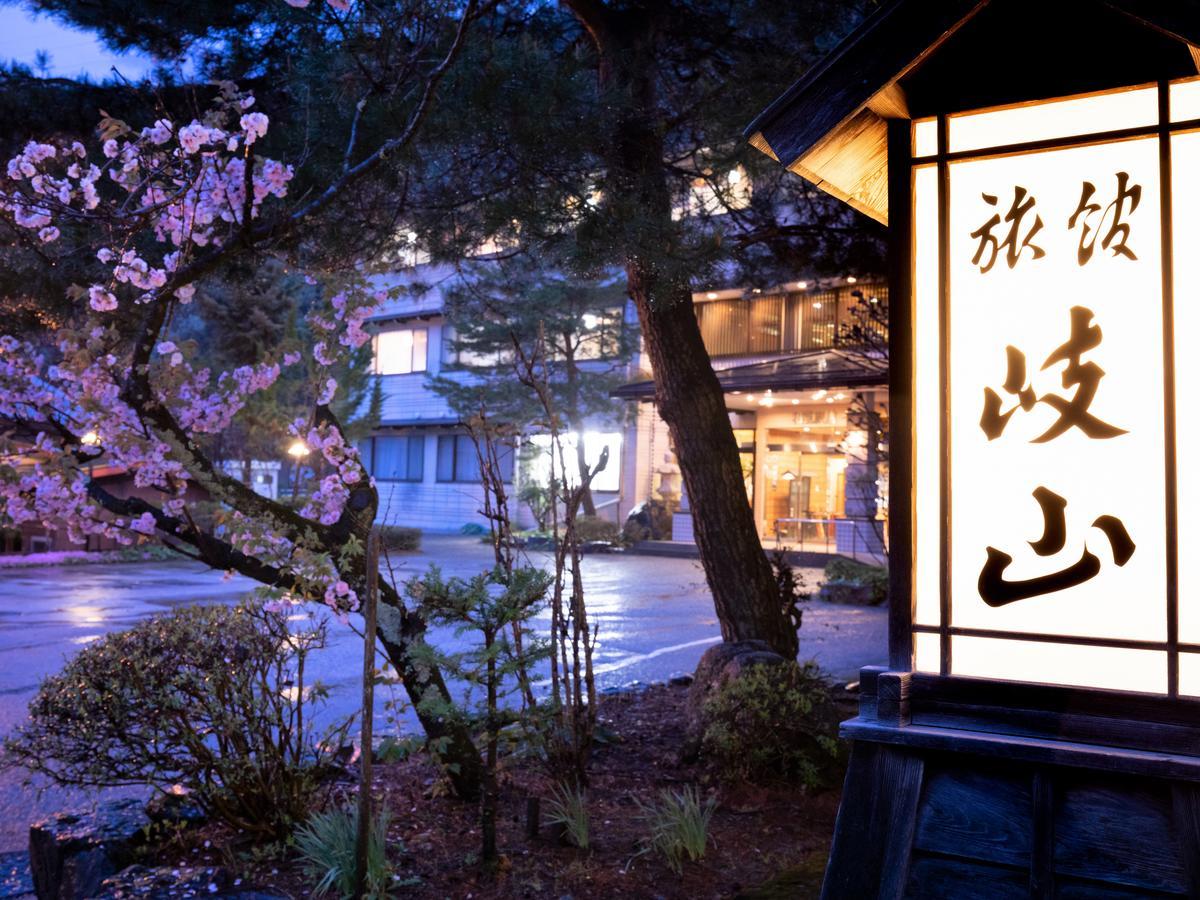 Ryokan Gizan Takayama  Buitenkant foto